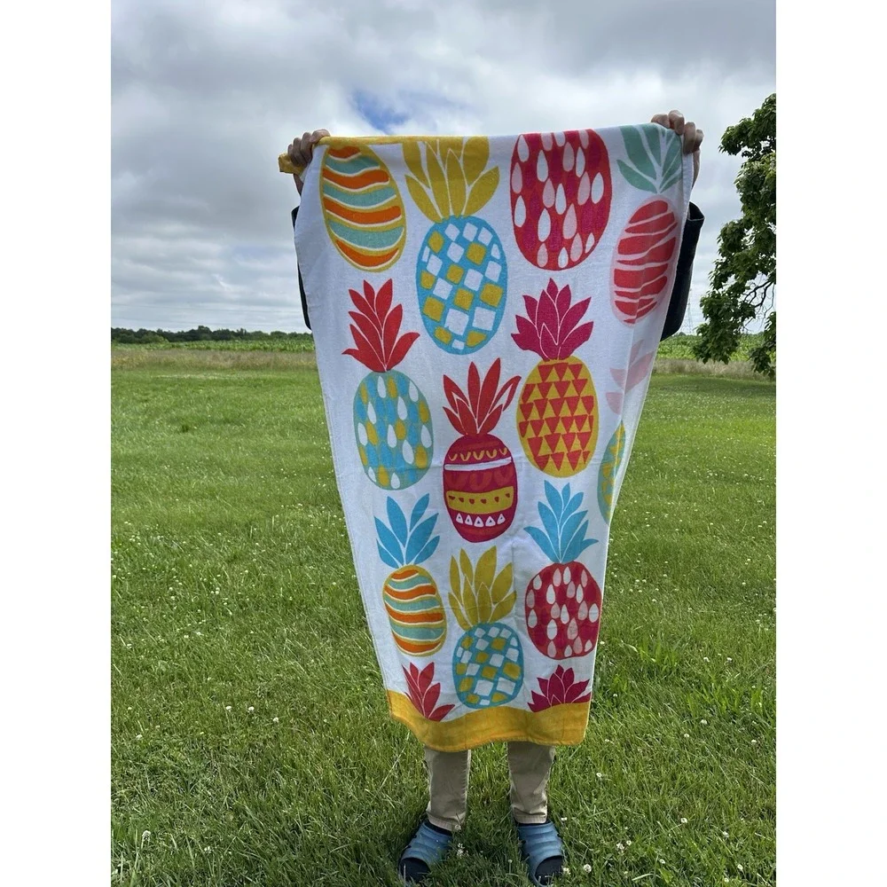 NWT Sun squad beach‎ or Pool towel pineapple print Size 62